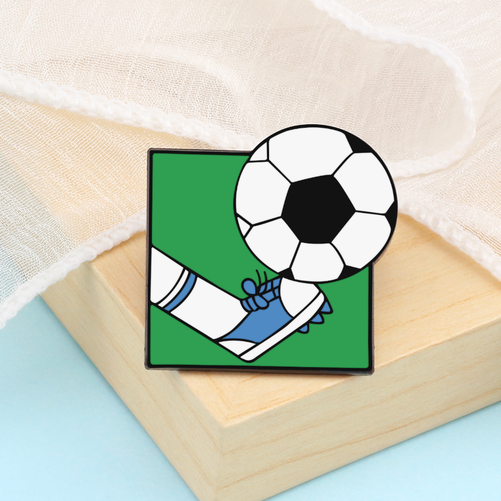 Fashion Sports Ball Lapel Pin  - Badminton Icon 评论和价格